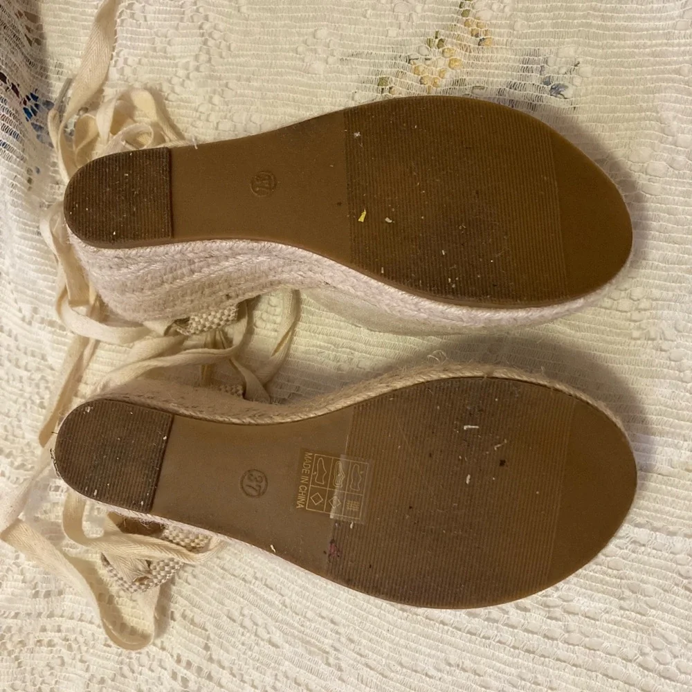 Women’s Size 37 Tan Espadrilles Wedge Sandals - Picture 3 of 4